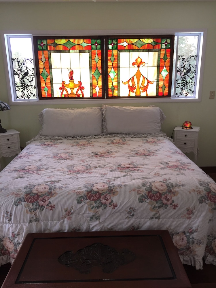 Lava Tree Tropic Inn