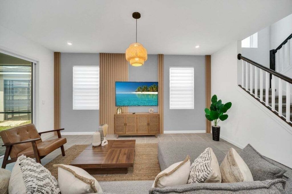 Movie Room, Pool, Theme Rooms Everything Included! 6 Bedroom Villa