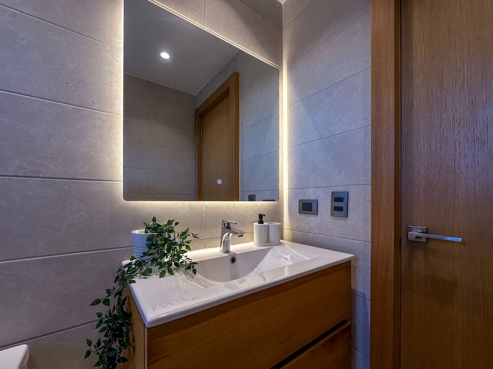 Fantastic new Golf View Apartment