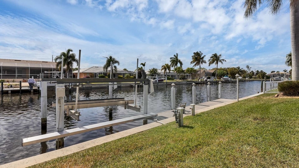 Punta Gorda Isles 3 Bedroom Private Pool+Spa Home on Canal 3 Home