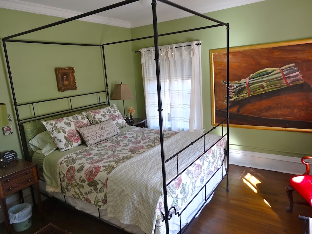 The Captain's House B&B