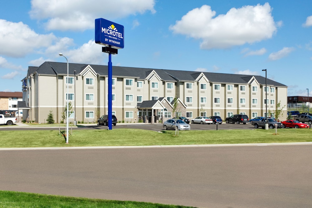 Dickinson Vacations - Microtel Inn  Suites by Wyndham Dickinson - Property Image 1