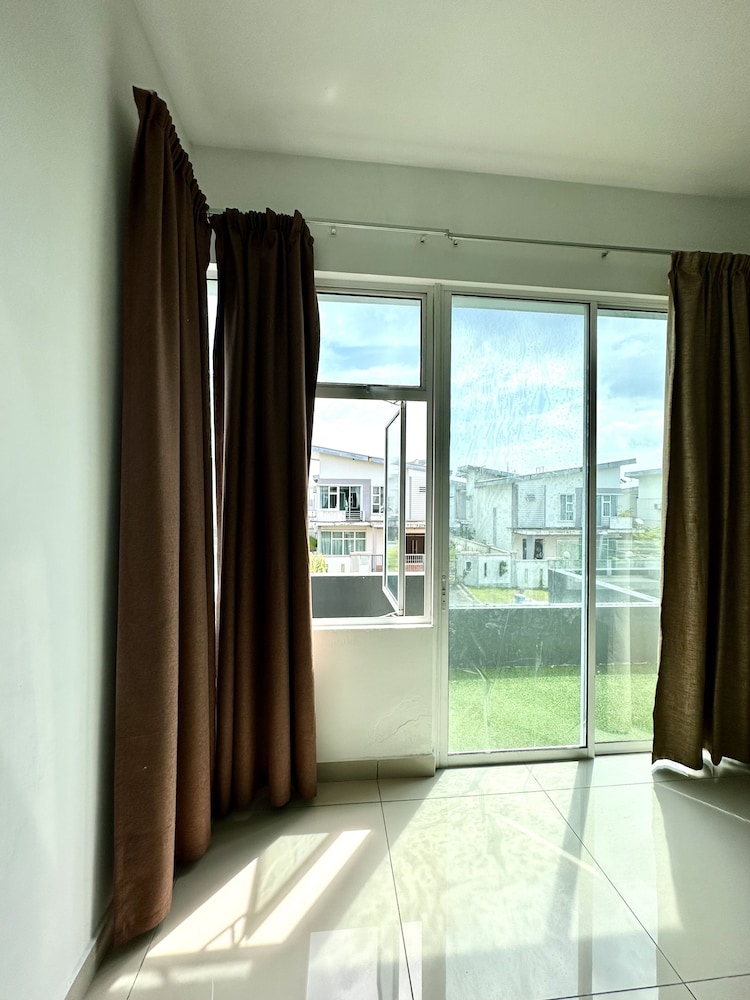 Lux Desaru Villa
