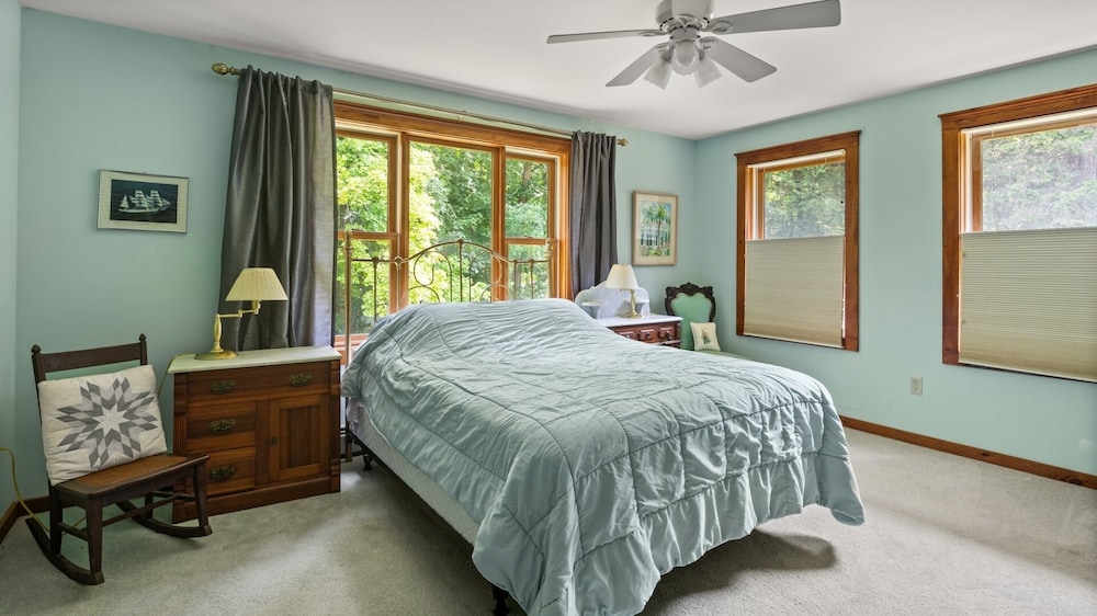 Camp Roosevelt 5 Bedroom Cottage by RedAwning
