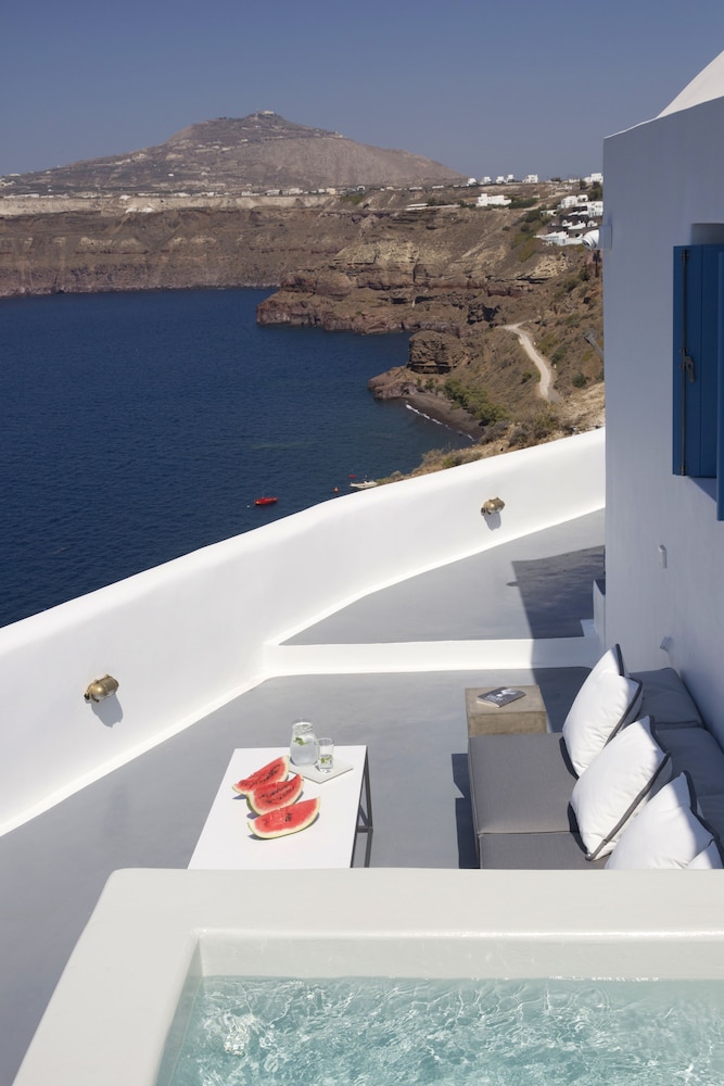 Akrotiri Cove