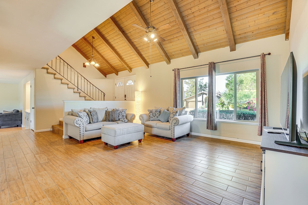 Hike, Golf & Explore: Large Phoenix Home w/ Grill