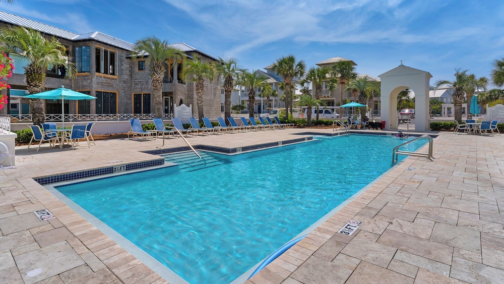 Lakefront Haven in Carillon Beach