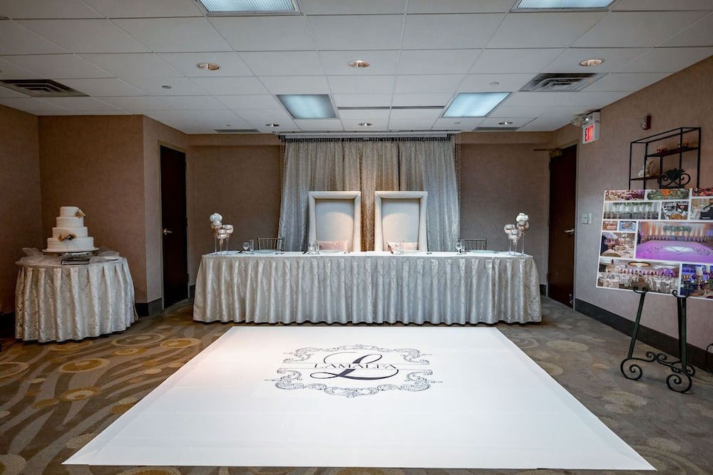 Holiday Inn Express Mentor Banquet Center by IHG view 5