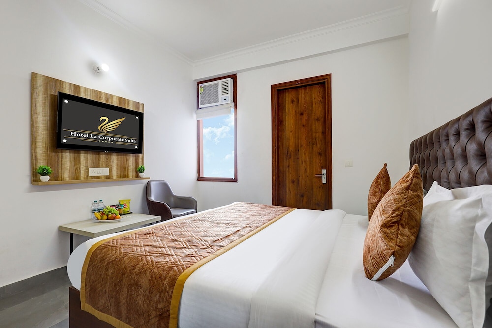 Fabhotel La Corporate Suite