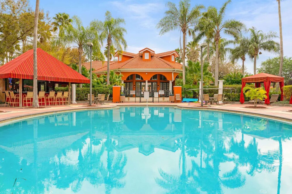 Tropical Oasis on Hypolita