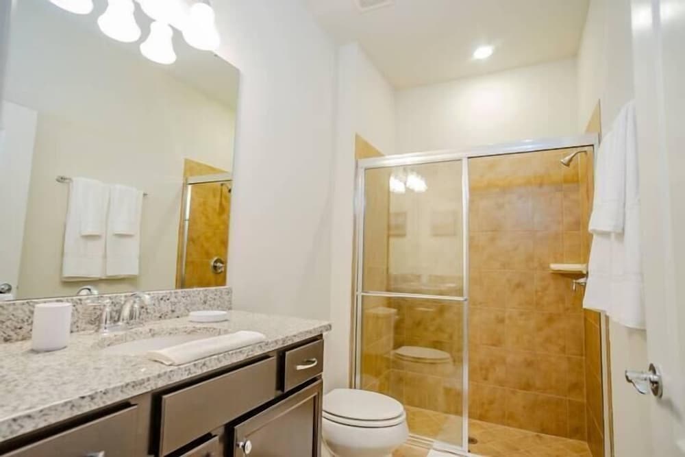 4606 TD - 5BR Townhome Marvel: Private Pool