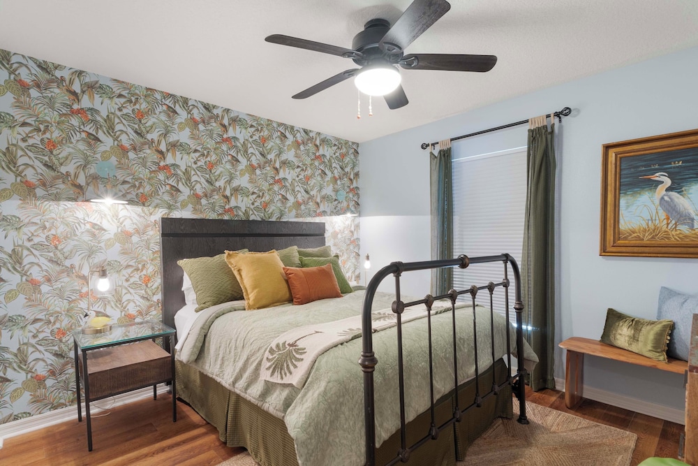 Welcoming Little Blue Lakehouse in Crystal River