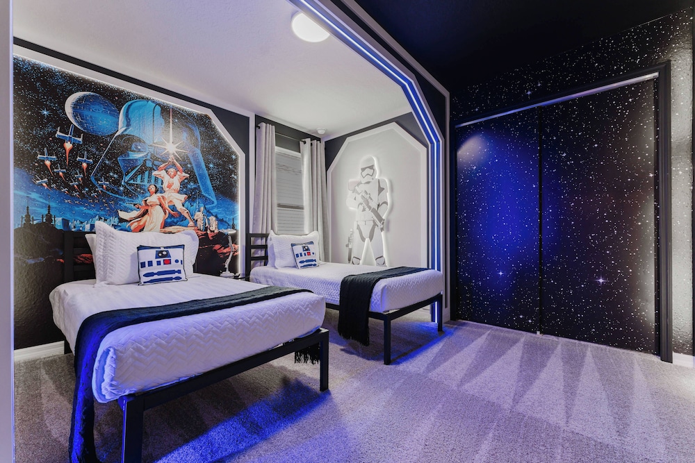 Stunning 8BR Pool Gameroom Minutes to Disney