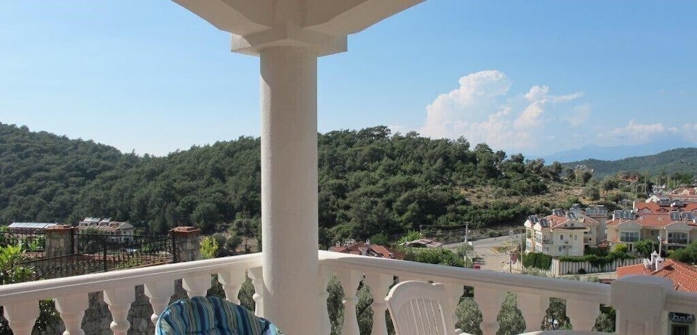 Villa TH17 by JoyLettings view 3
