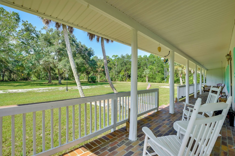 Private 3-acre Retreat w/ Game Room in Bunnell!