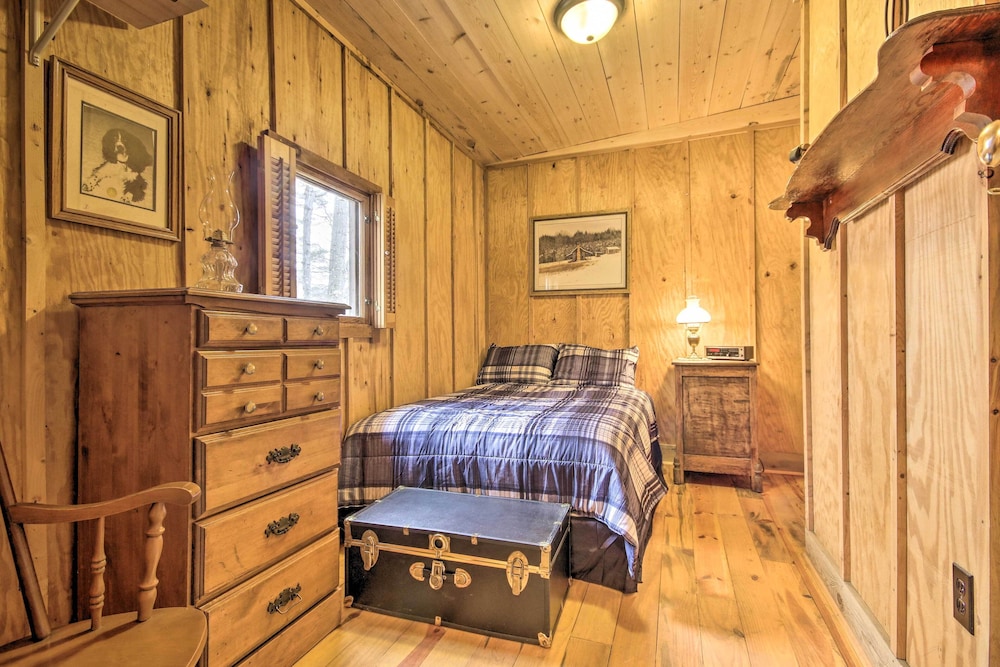Scenic Cabin w/ Deck & Fire Pit - Near Hiking! view 2