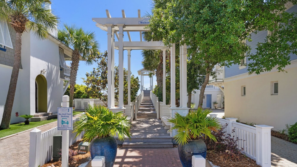 Lakefront Haven in Carillon Beach