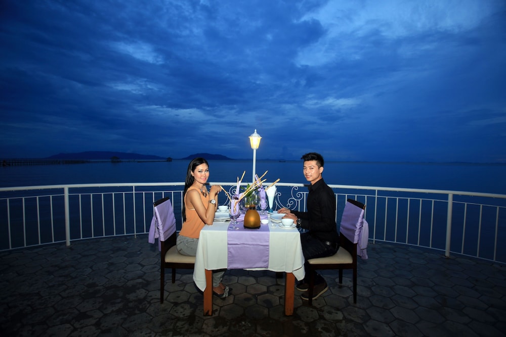 Nataya Roundhouse Coral Bay Resort and Spa