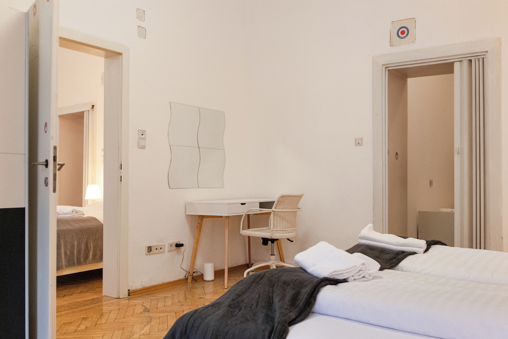 Comfort 3BR Apt Near Wiener Stadthalle