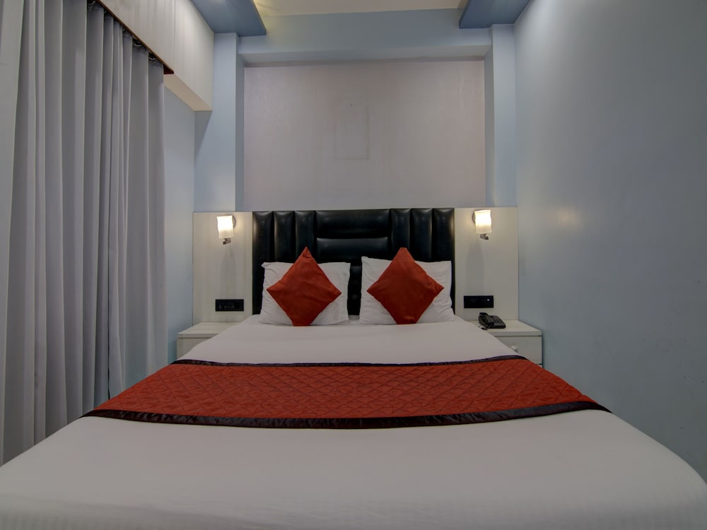 OYO 13599 Hotel Venkatesh Regency