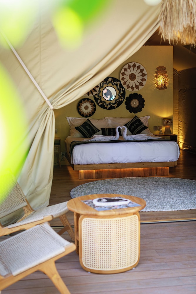 Barefoot Glamping