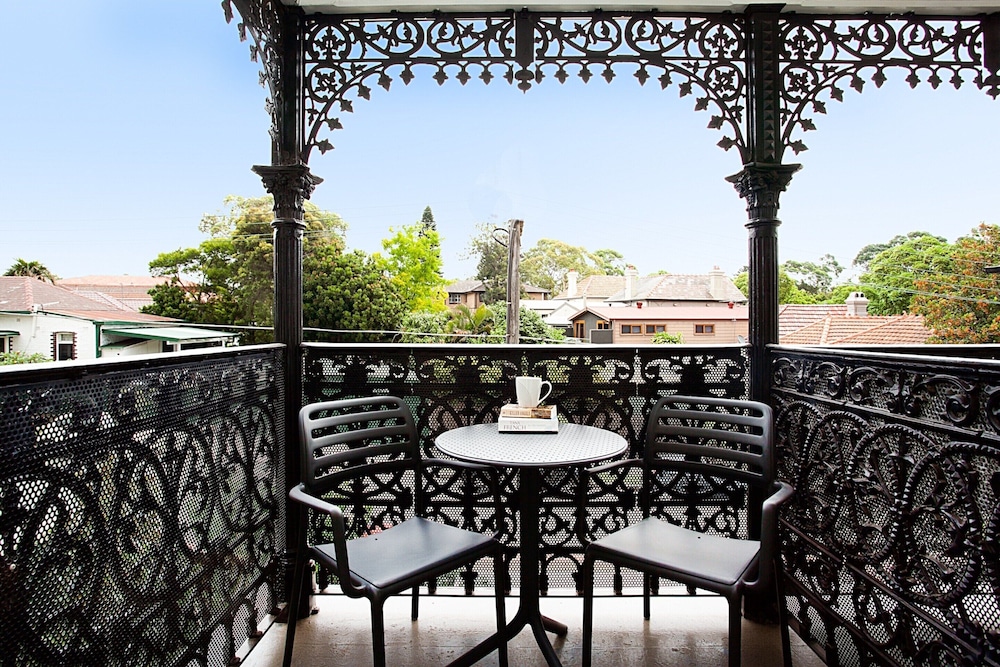 Beautiful Studio in Heritage Building With Balcony