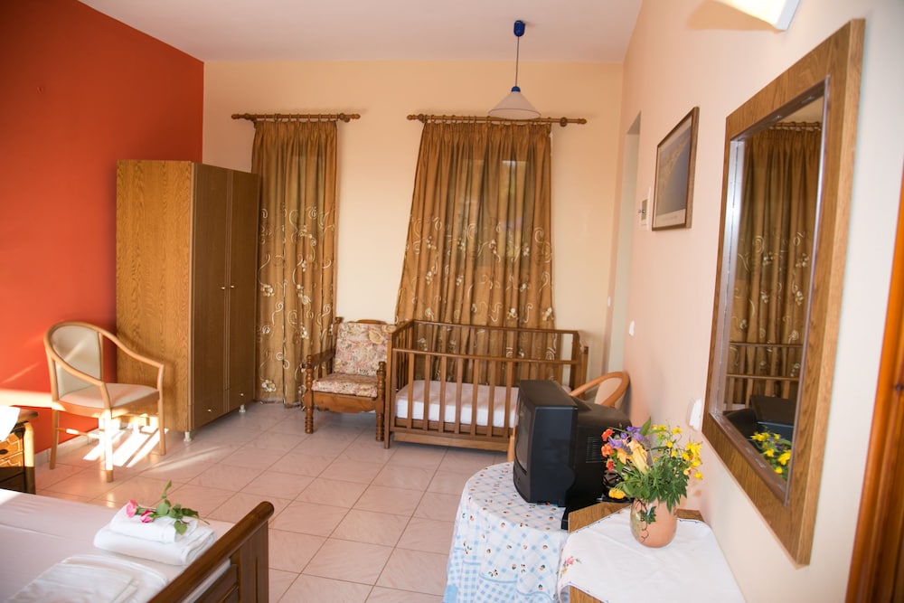 Almyros Studios & Apartments