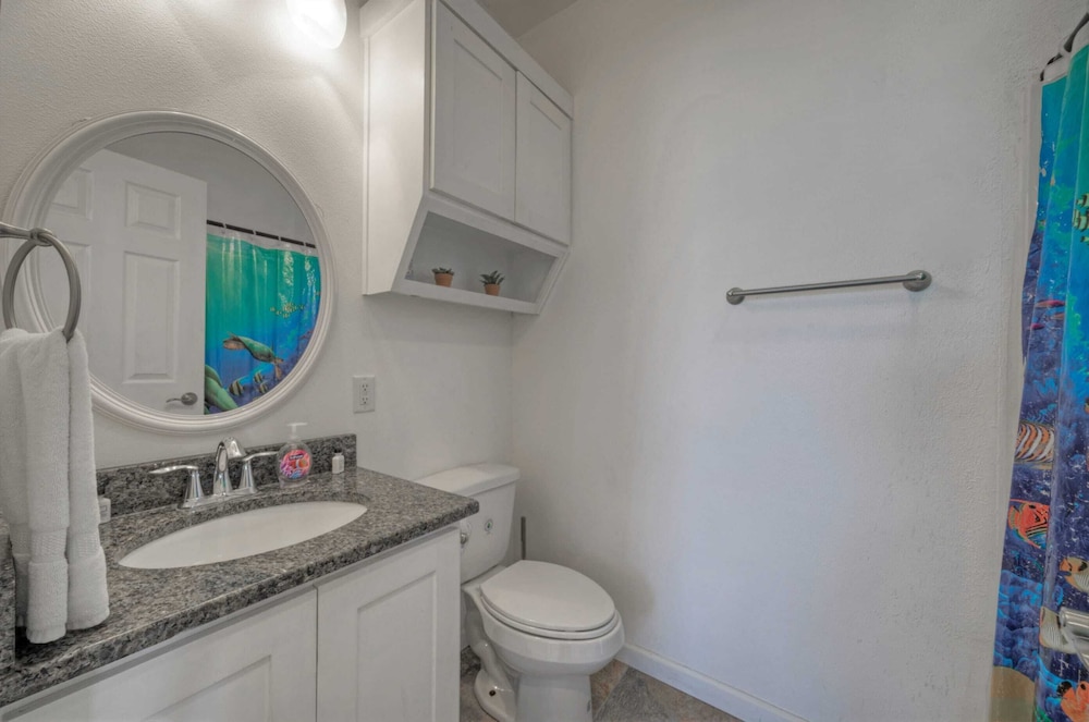 2 Homes on the Bay, Shared Waterfront Pool + Boat Dock Laguna Village Paradise