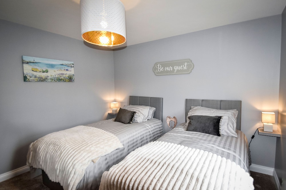 Immaculate 3-bed House in Newcastle view 3