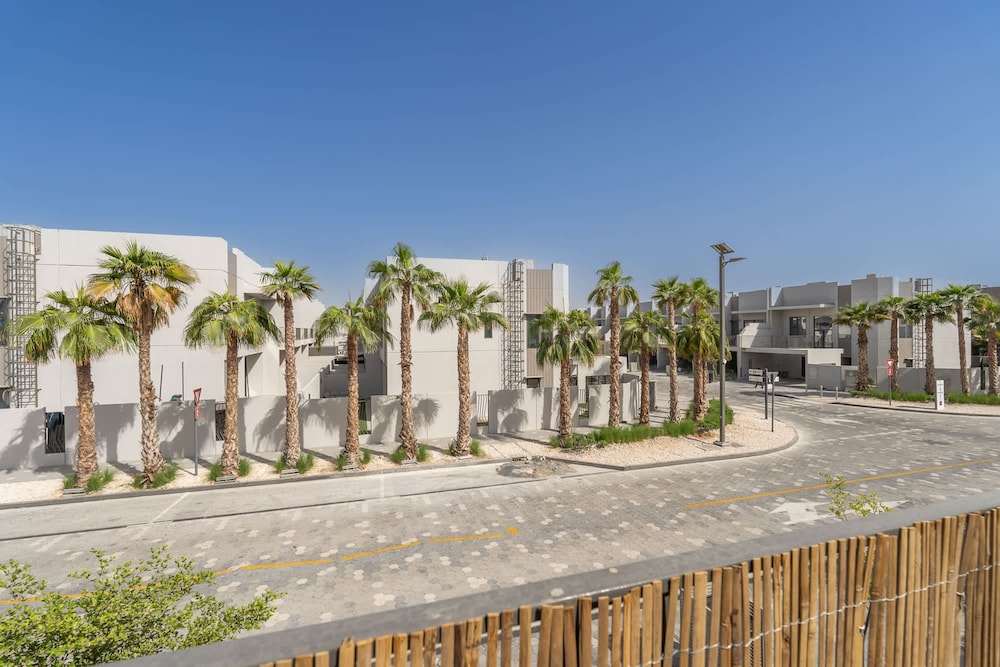Classy 4-bedroom Villa With Spacious Balcony in Nad Al Sheba