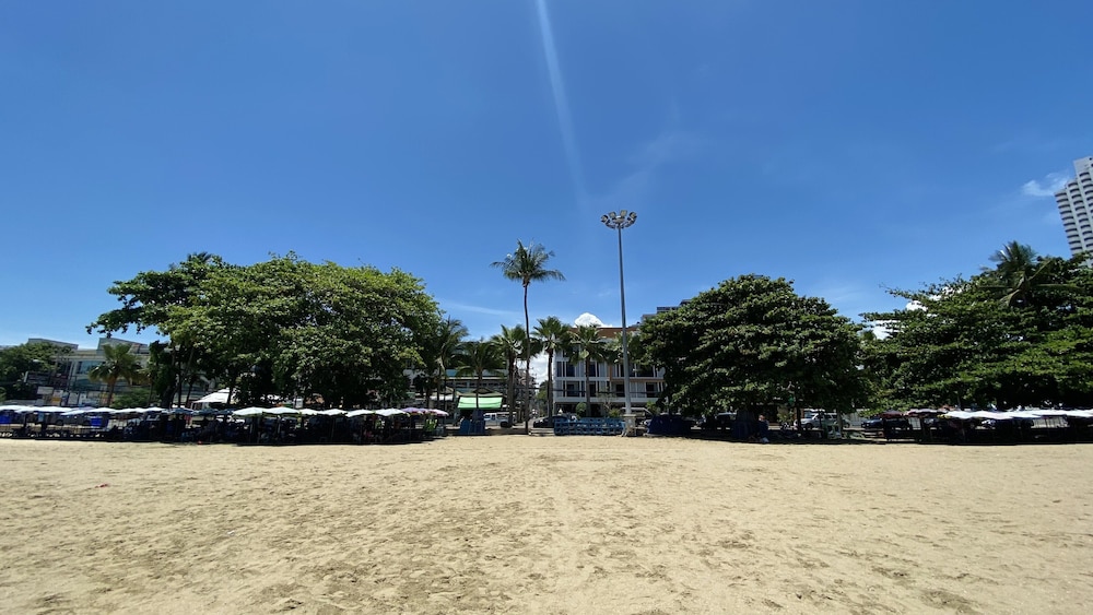 Beach 7 Condo by GrandisVillas