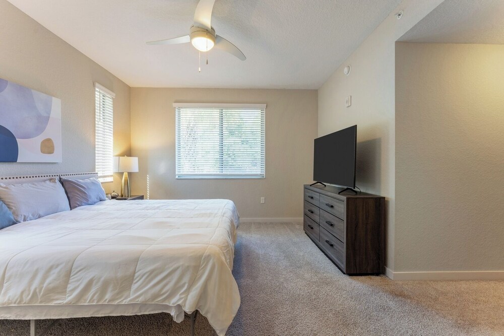 Daytona 3BR Getaway Pool, Gym, Pet Friendly