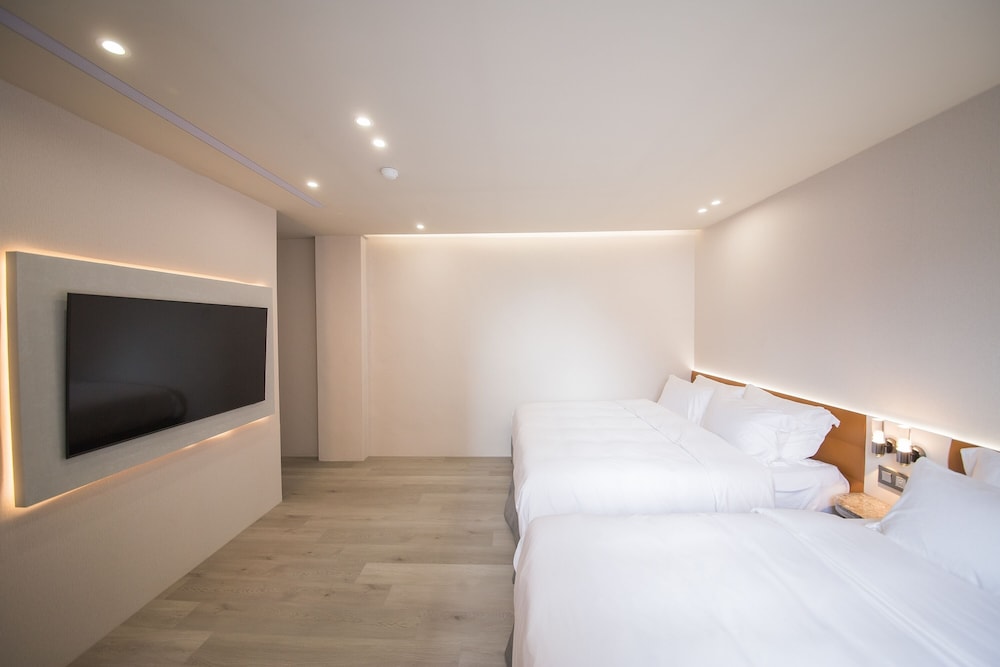 LIVIN Hotel