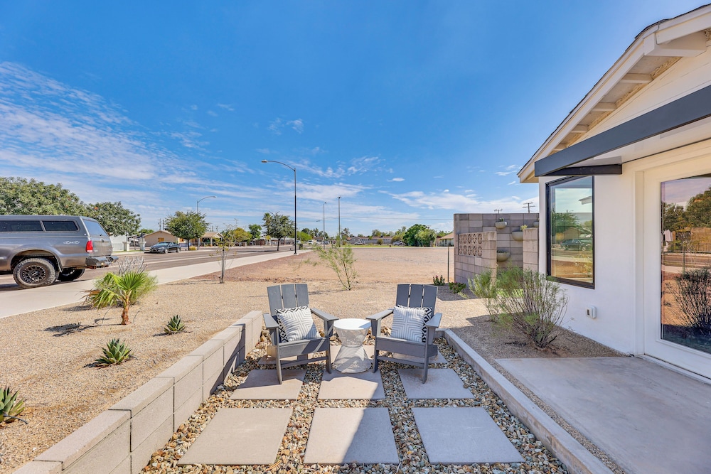 Walkable Downtown Chandler Oasis w/ Private Patio