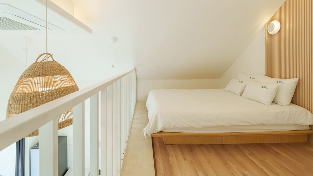 Gyeongju Rose Breeze Pool Villa Pension
