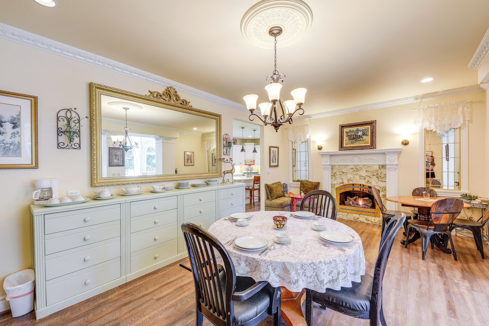 Retreat & Event Villa: Lake Access