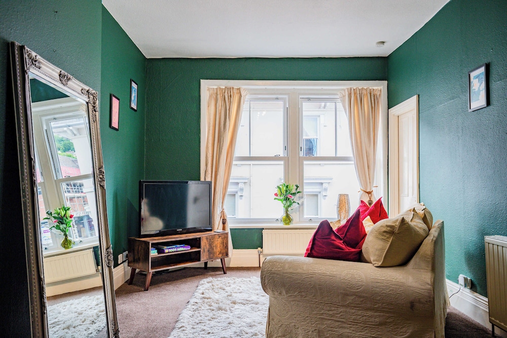Host Stay Broadbanks Apartment