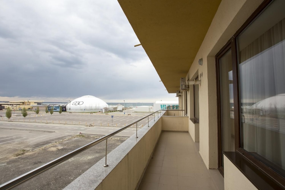 Chic Sea View Apartment Mamaia