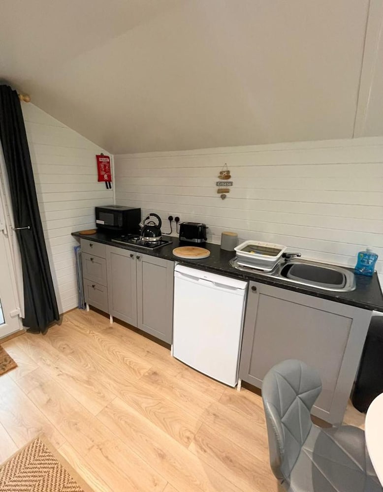 1 Bedroom Log Cabin in Parc Pen y Bryn Sleep 2/3