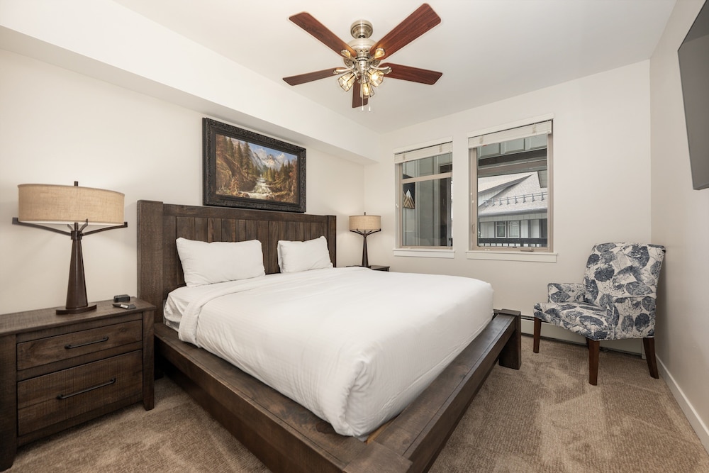 Premium Unit 4663 - One Bedroom w/Full Kitchen - Fraser Crossing/Founders Pointe 1 Condo
