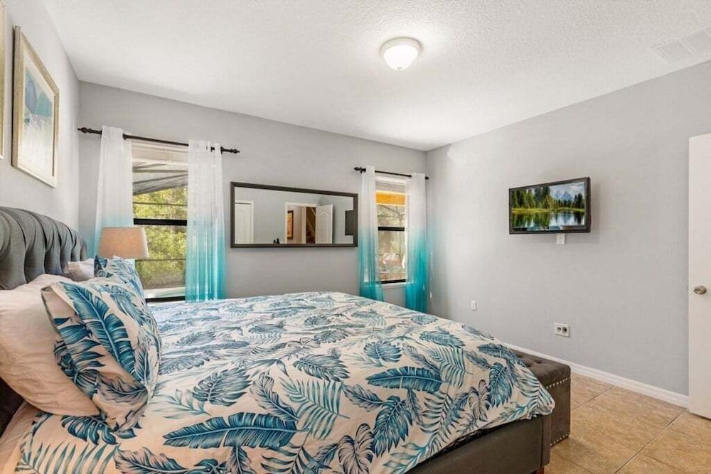 Luxury 4br Retreat W/ Pool, Game Room Near Disney 4 Bedroom Villa