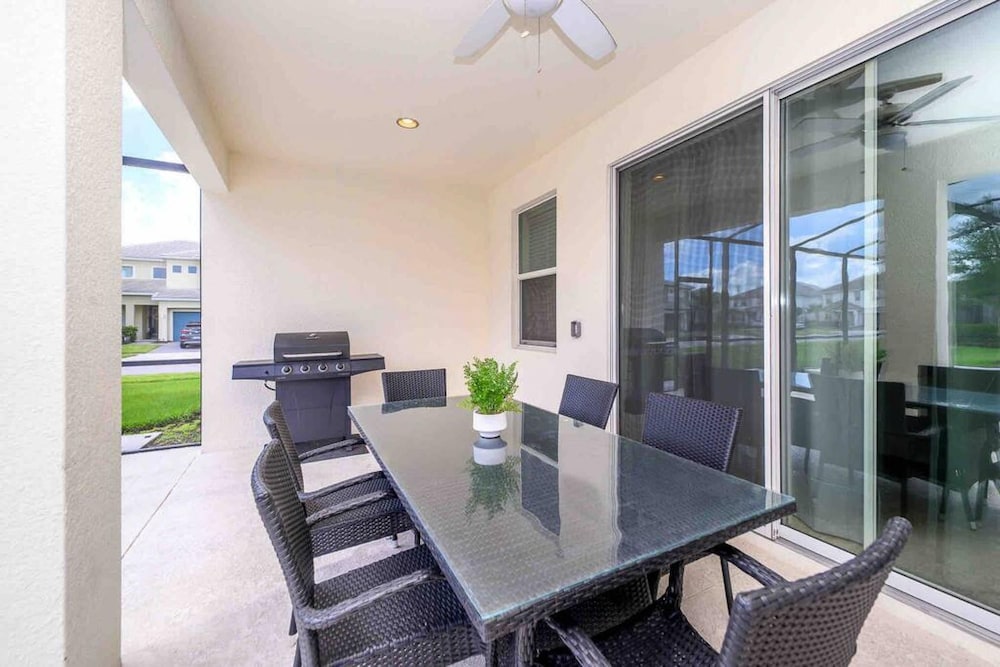 Super Size - 11br Spacious Home w Pool HOT TUB