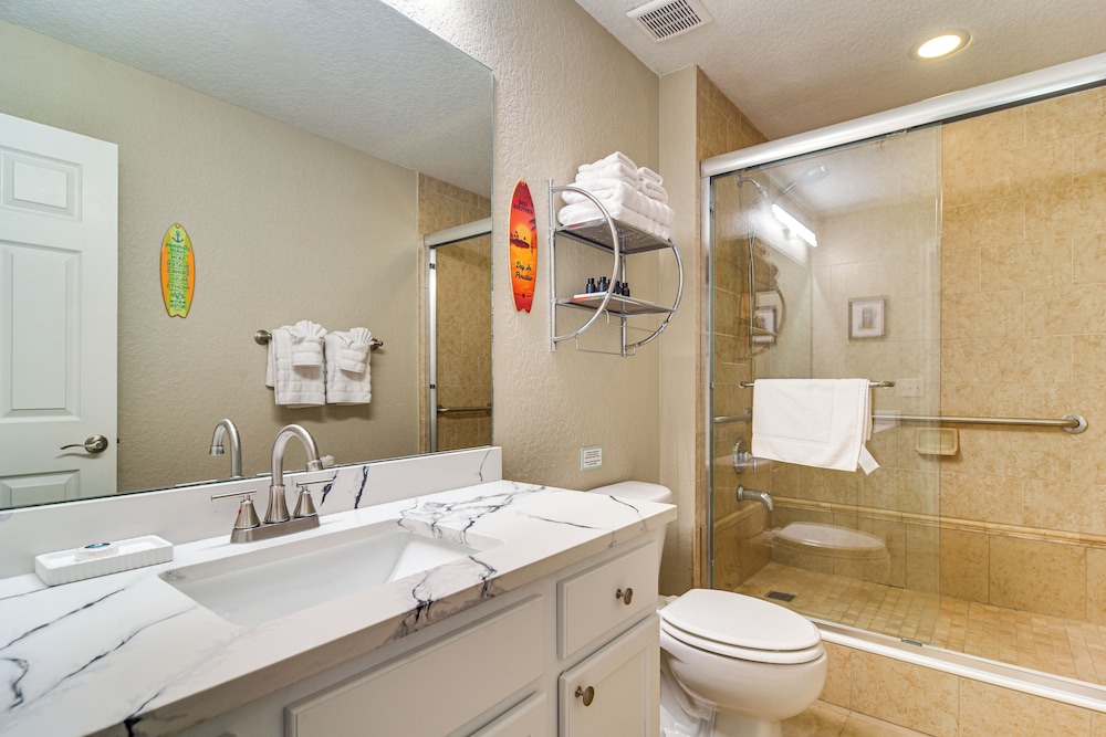 Treasure Island Condo w/ Bay-view Balcony!