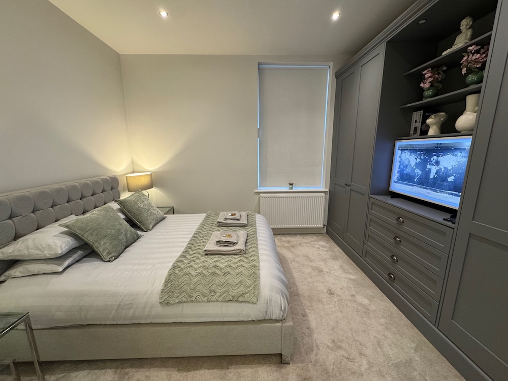 Full Apartment With Secure Parking Great Views