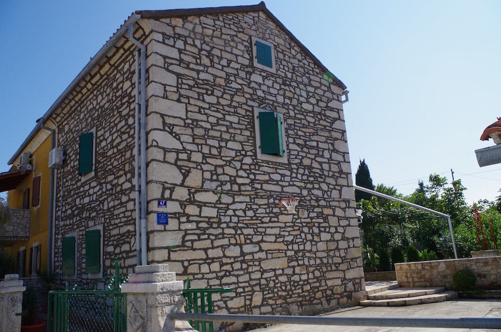 Country House in Rakalj With Scenic Sea Views view 5
