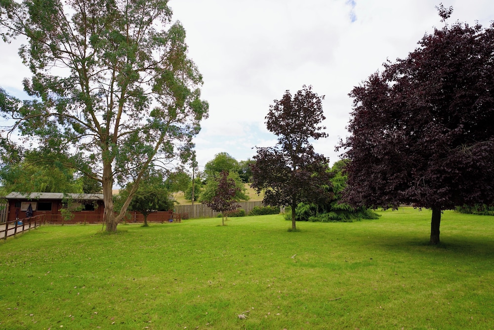 Tring Grange Cottage - Sleeps 2 - Onsite Parking