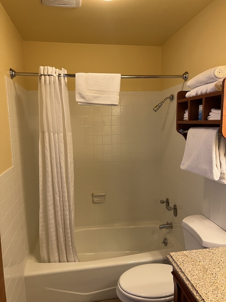 All Star Inn & Suites
