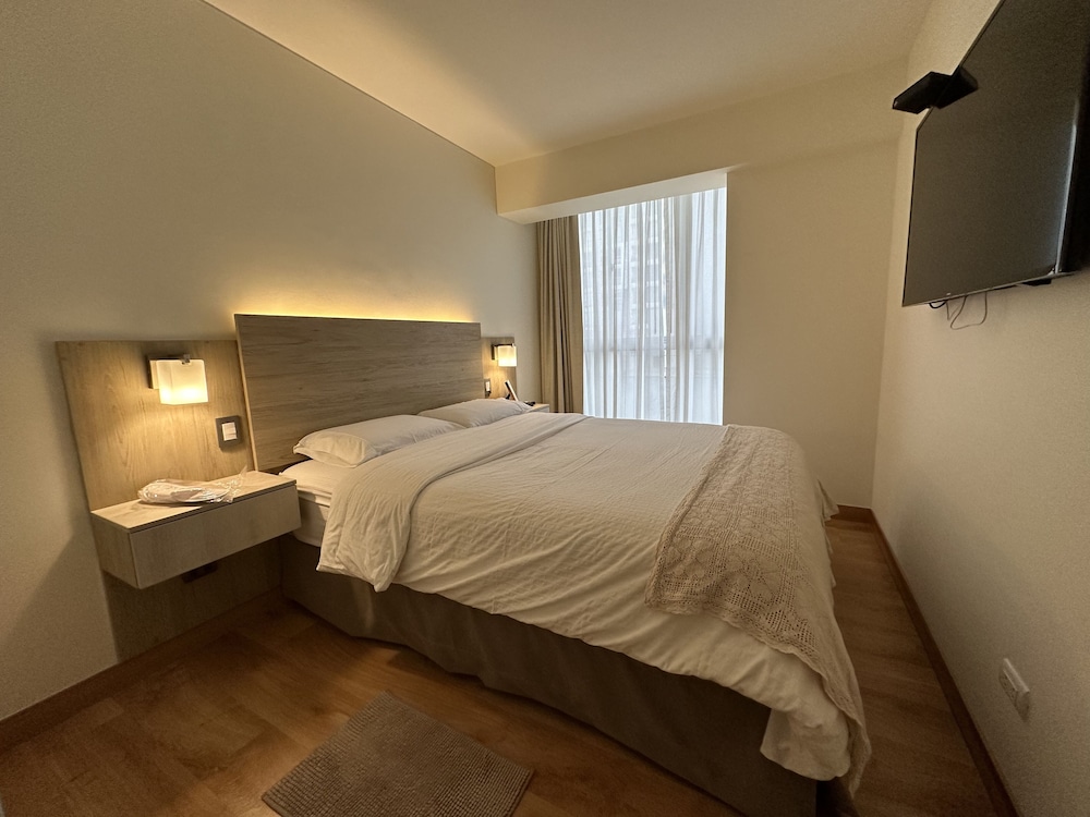 Miraflores 1 or 2 Bedroom Executive Apartment. view 3