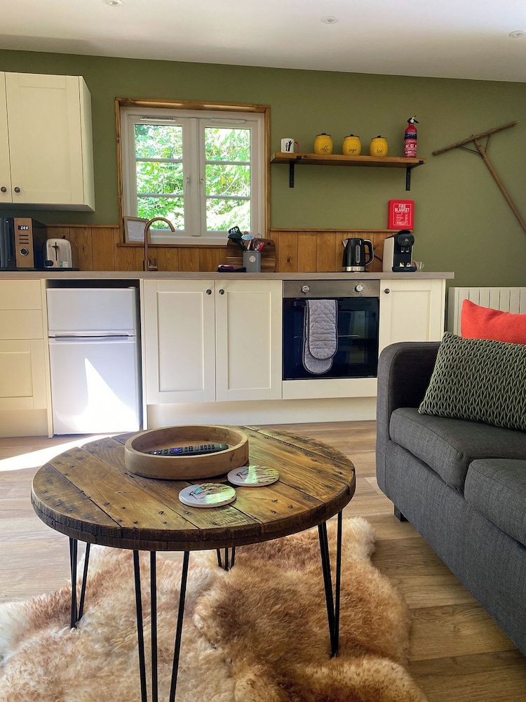 Hayne Barn Estate - Private Estate : 6 Eco Lodges - 1 Studio
