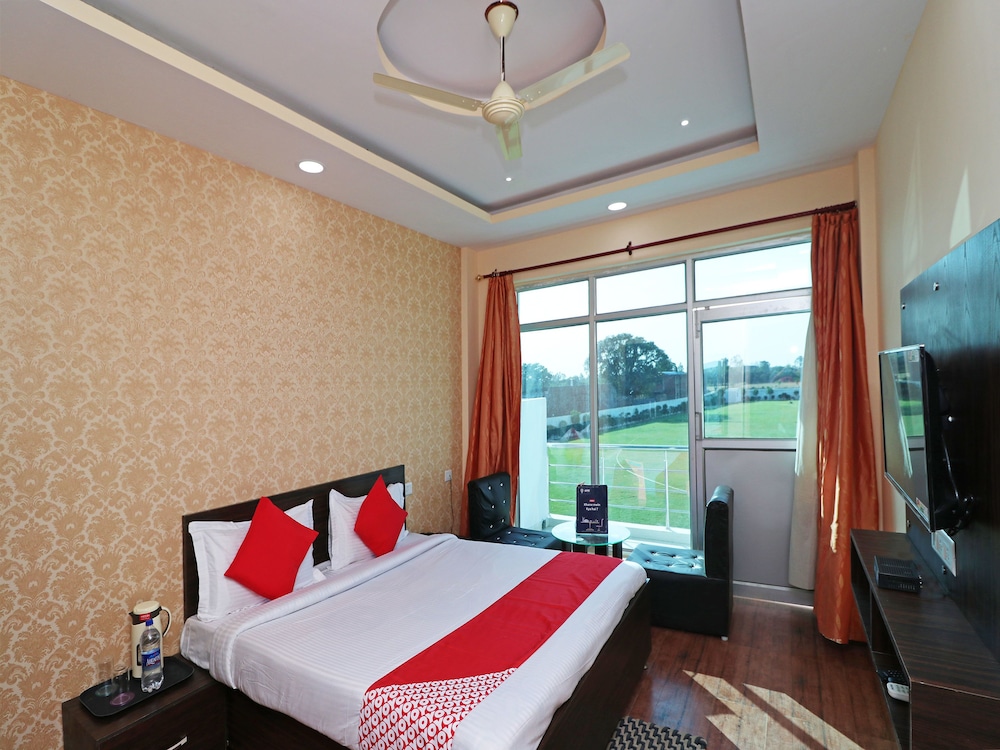 OYO 13483 Hotel Aradhya's